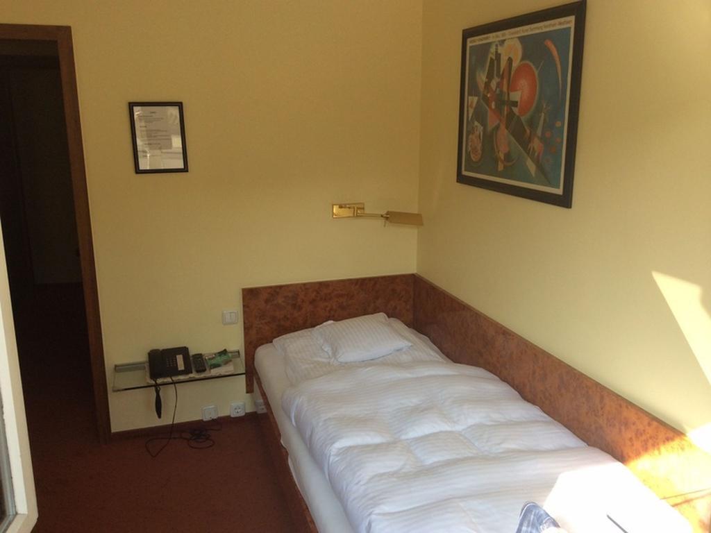 Hotel Die Post Offenbach am Main Bilik gambar