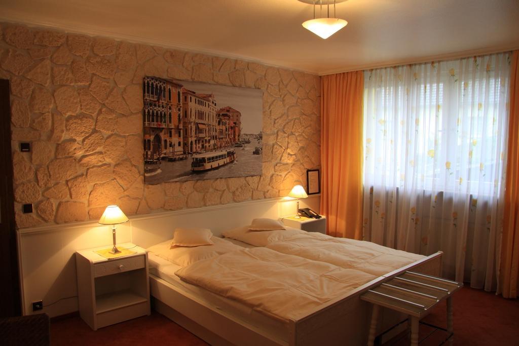 Hotel Die Post Offenbach am Main Bilik gambar
